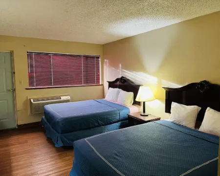 Warrick Plaza Inn Hotels in Plainview