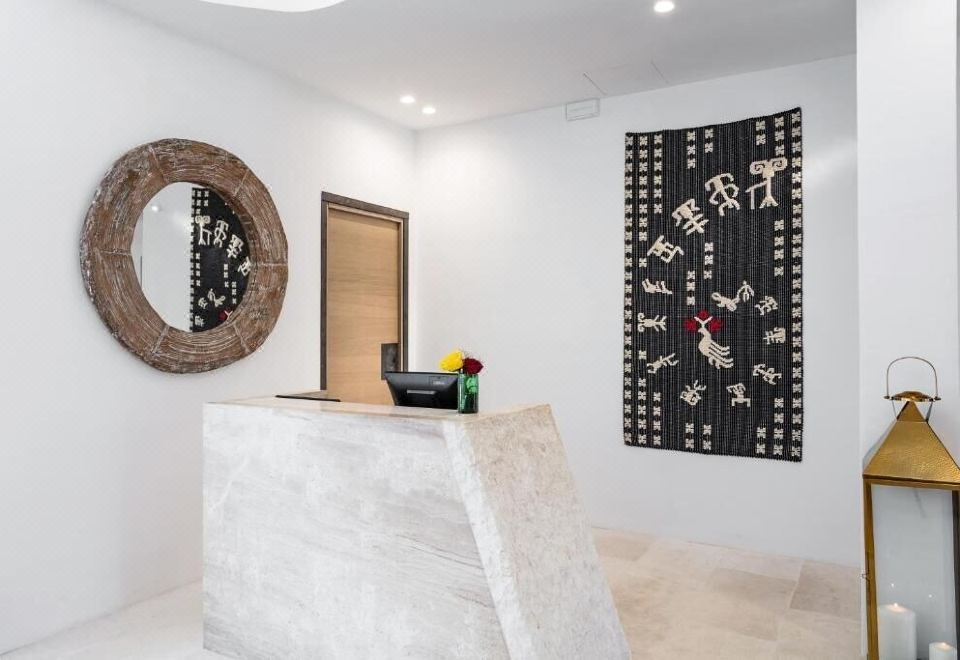 호텔 델레 로즈의 세련된 인피니티 풀