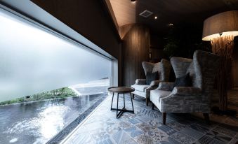 Y-Hotel