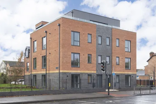 Elliot Oliver - Stylish Loft Style Two Bedroom Apartment with Parking