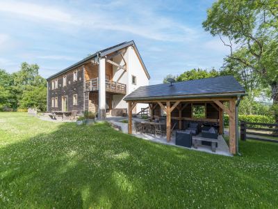 Villa in Freyneux with Garden