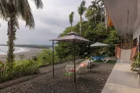 มาร์ แอนด์ ซอมบรา วิลล่า - วิลล่า