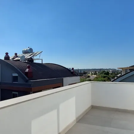 Professionally Maintained Spacious New Suites 6 Отели рядом с достопримечательностью «Пляж Кадрие»