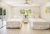 Baywatch Casa 3 Bedroom Home by Redawning