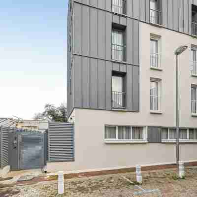 JIJI Suites Hotel Exterior