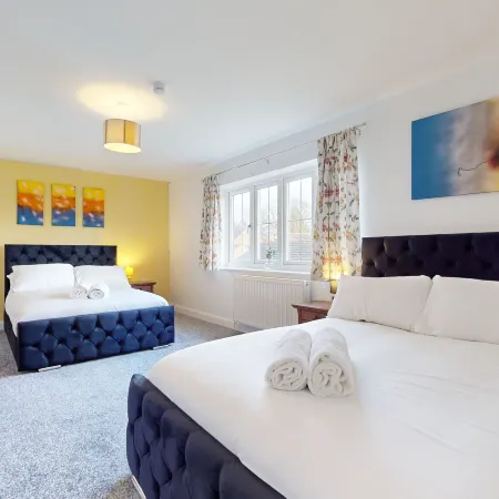 5-bedroom Home - Sleeps 16 - Ideal for Groups