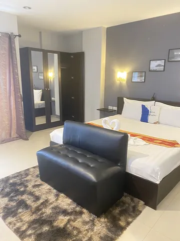 รูปภาพของฮอลลีเดย์ โฮม ป่าตอง