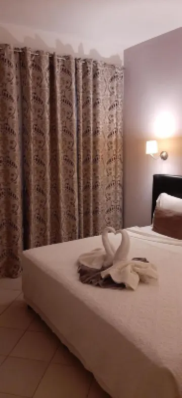 ห้องพัก-ห้องดีลักซ์เตียงคู่ที่สวยงาม โรงแรมใน