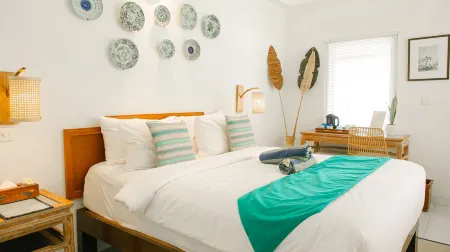 Lotus Bungalows Отели рядом с достопримечательностью «Yeh Malet Beach»