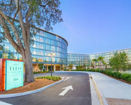 ホテル エレオ アット ザ ユニバーシティ オブ フロリダ ゲーンズビルのホテル