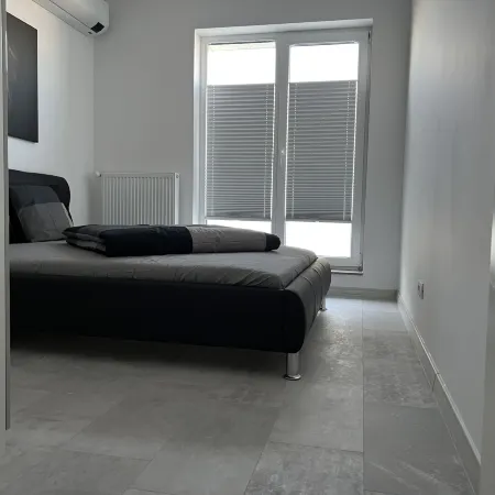 Stunning 2-Room Penthouse with Lakeview W11