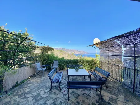 Residence Terra Rossa Taormina Отели рядом с достопримечательностью «Палаццо Корвайя»