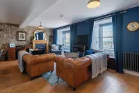 Shorefront Apartment - Sea View with 3 Bedrooms