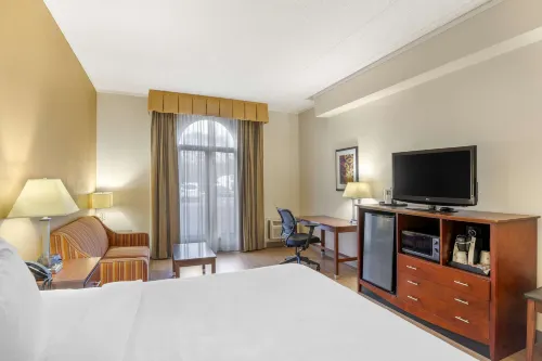 Best Western Plus Governors Inn Hotels in Bon Air