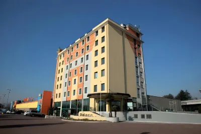 Vercelli Palace Hotel Отели в г. 