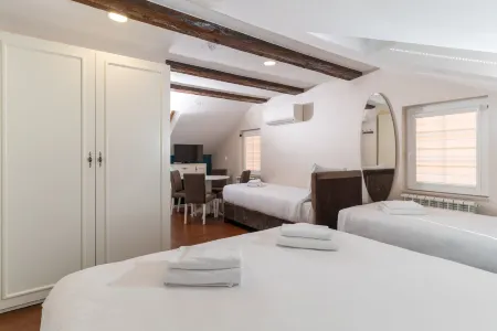 Ornament Hotel Отели рядом с достопримечательностью «Мэрия г. Сараево»