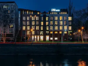 Hotel Monday by Dnt Group