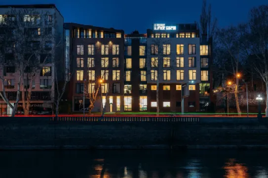 Hotel Monday by Dnt Group