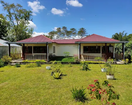 Ilasan Cottage. Hotels in Tomohon