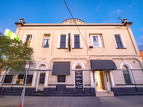 Telegraph Hotel Numurkah - parking
