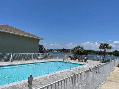 Pelican at Sound Side