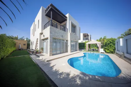 Villa With Private Pool In Beverly Hills Отели рядом с достопримечательностью «El Rayan Masjed - El Sheikh Zayed City»