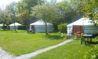 Le Village Insolite Yourte et Roulotte