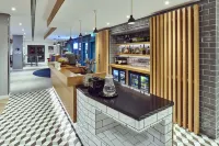 Holiday Inn Express GIBRALTAR by IHG - bar