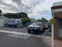 Arthur Phillip Motor Inn - parking