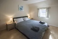 4 Varis Apartments