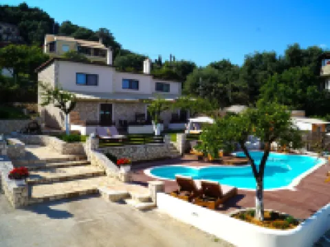 アニタ ビレッジ ペラマのホテル