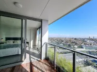 Luxe Apt w Harbour-Sunset Views -Parking