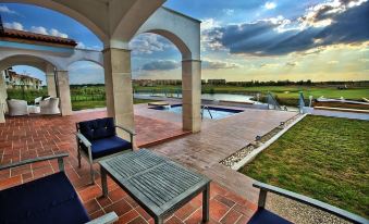 Lighthouse Luxe Estate Apart & Villas