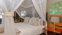 Crocodile Bridge Safari Lodge