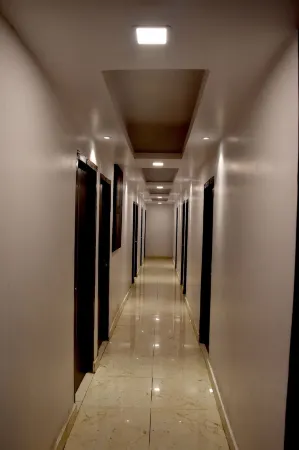 Hotel Maple Inn,Patna Отели рядом с достопримечательностью «Prem Watika»