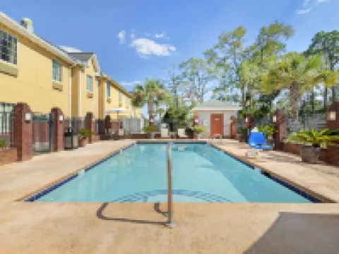 ベスト ウエスタン プラス ブラッドバリー イン & スイーツ ウェークロスのホテル