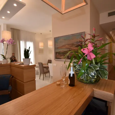 Melody Sorrento Suites Отели рядом с достопримечательностью «Пляж Леонеллис»