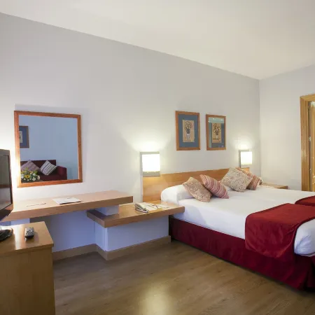 Muralto Madrid Princesa Отели рядом с достопримечательностью «Автостанция Moncloa »