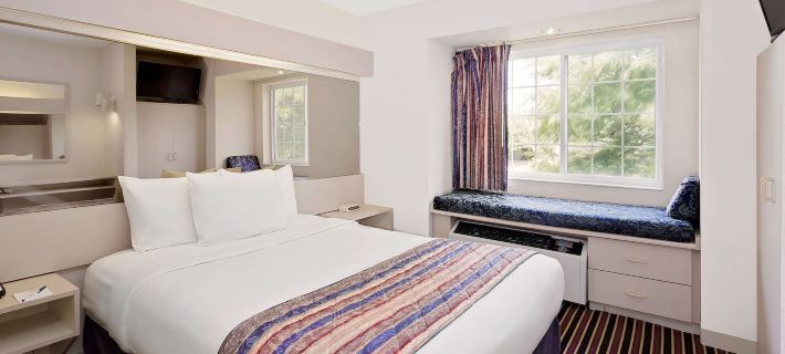 Microtel Inn & Suites by Wyndham Madison East Hotel di Madison