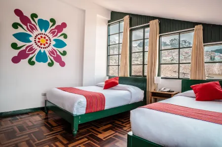 Cusco Plaza Nazarenas