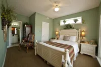 DeSoto Beach Bed and Breakfast Hotels near Atlantic Beacon Gallery