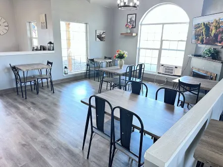 The Beaverhead Lodge Отели в г. Диллон