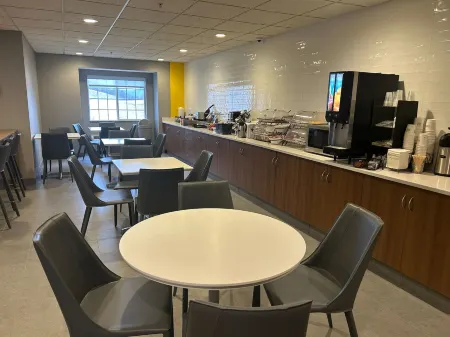 Microtel Inn & Suites by Wyndham Mansfield Отели в г. Ратленд Тауншип