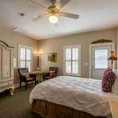 Gruene River Hotel & Retreat Rooms