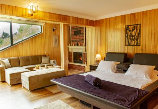 1. 에이더 빌라 드..