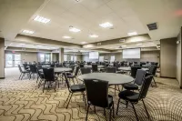 Comfort Suites Hotel and Conference Center Hotel di Paint Township