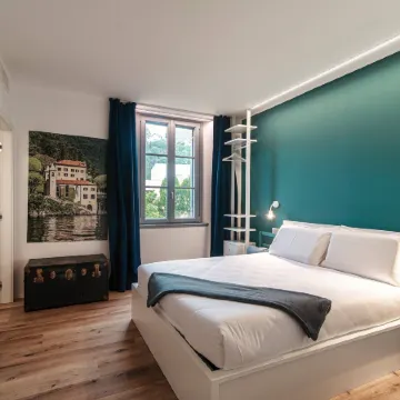 Just in Front - by Myhomeincomo