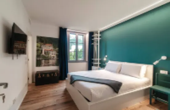 Just in Front - by Myhomeincomo