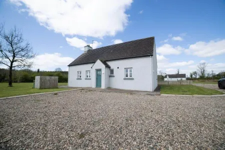 Cottage 3 Bed Sleeps 7 Free Parking Отели в г. Эннискиллен