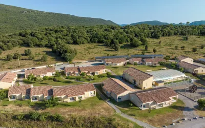 Park & Suites Village Gorges de l'Hérault-Cévennes Hotel a Brissac